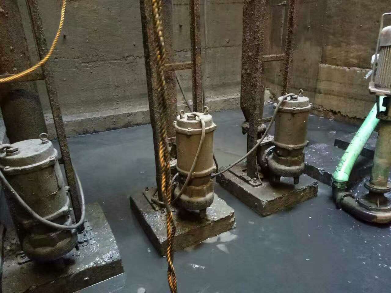 洋县污水池清理